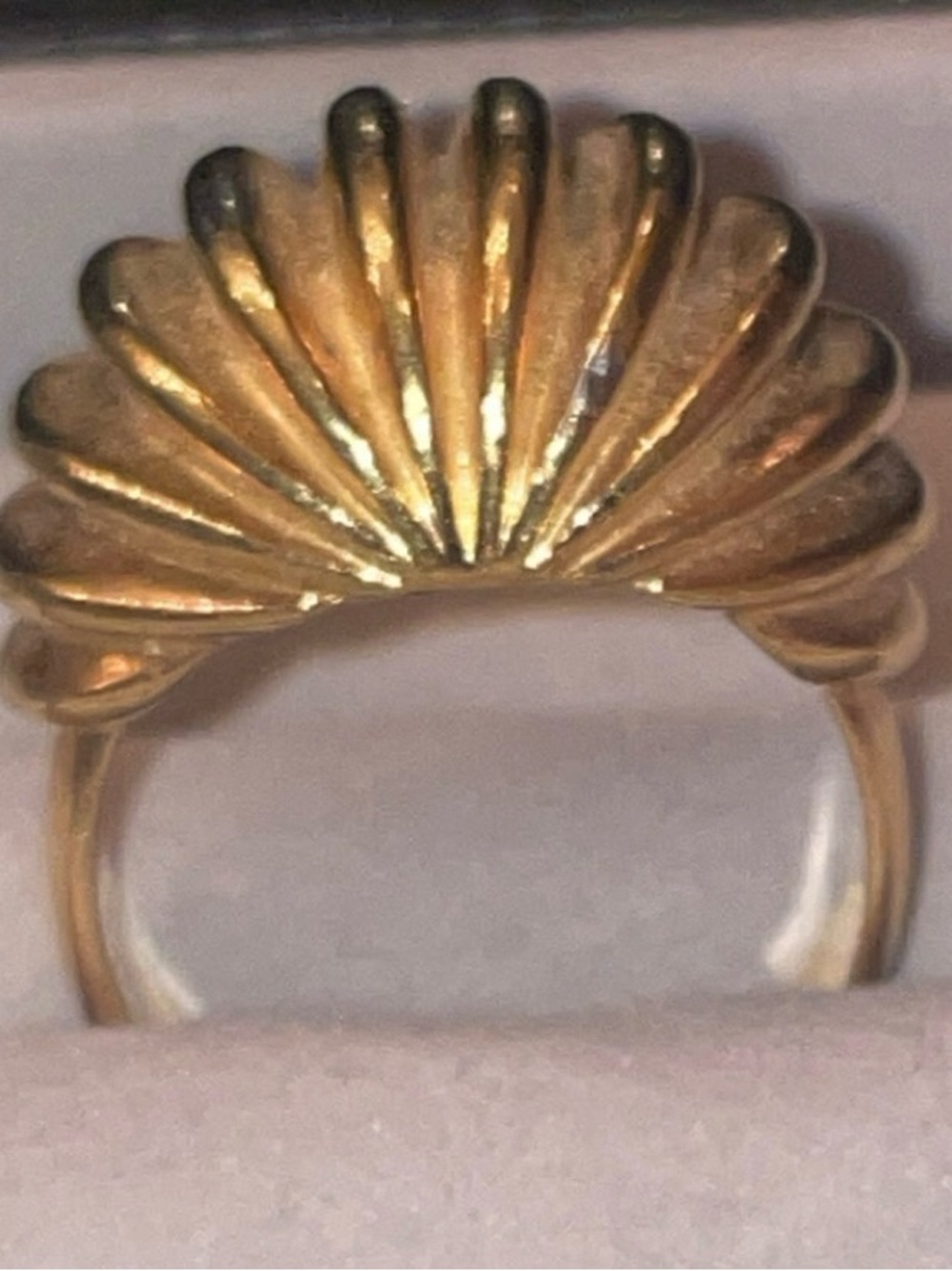 Source Unknown Gold Shell Fan Ring